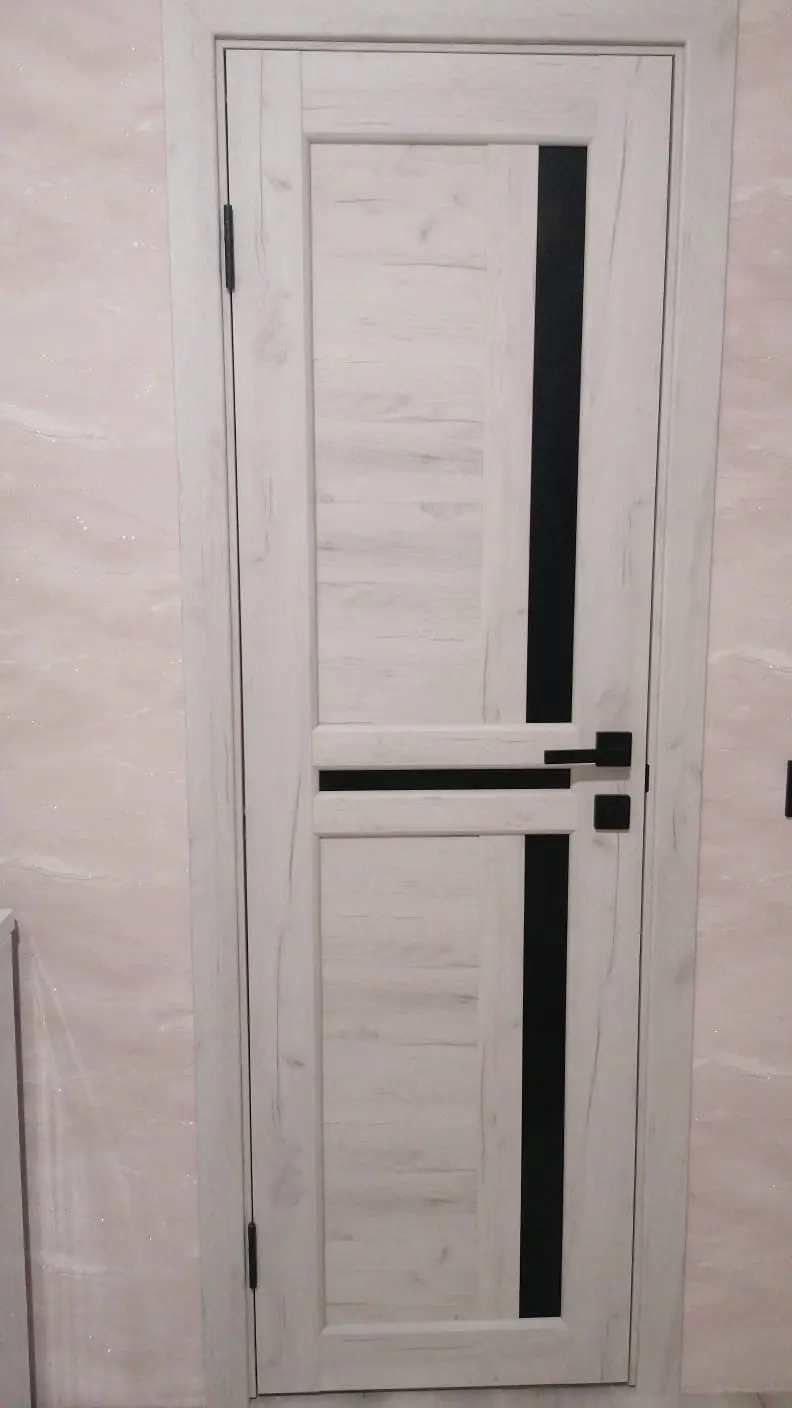 Межкомнатная дверь YD Евро 19 Дуб крафт белый Бежевый Лакобель черный