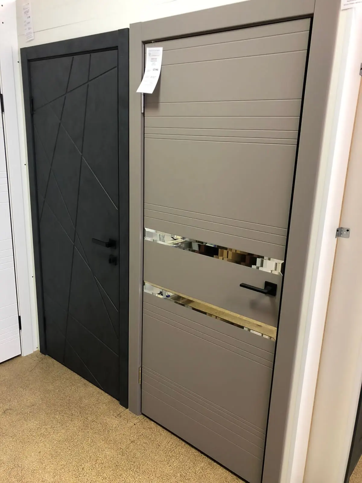 Межкомнатная дверь DG Geometry-1 ПГ Бетон графит Темно-серый