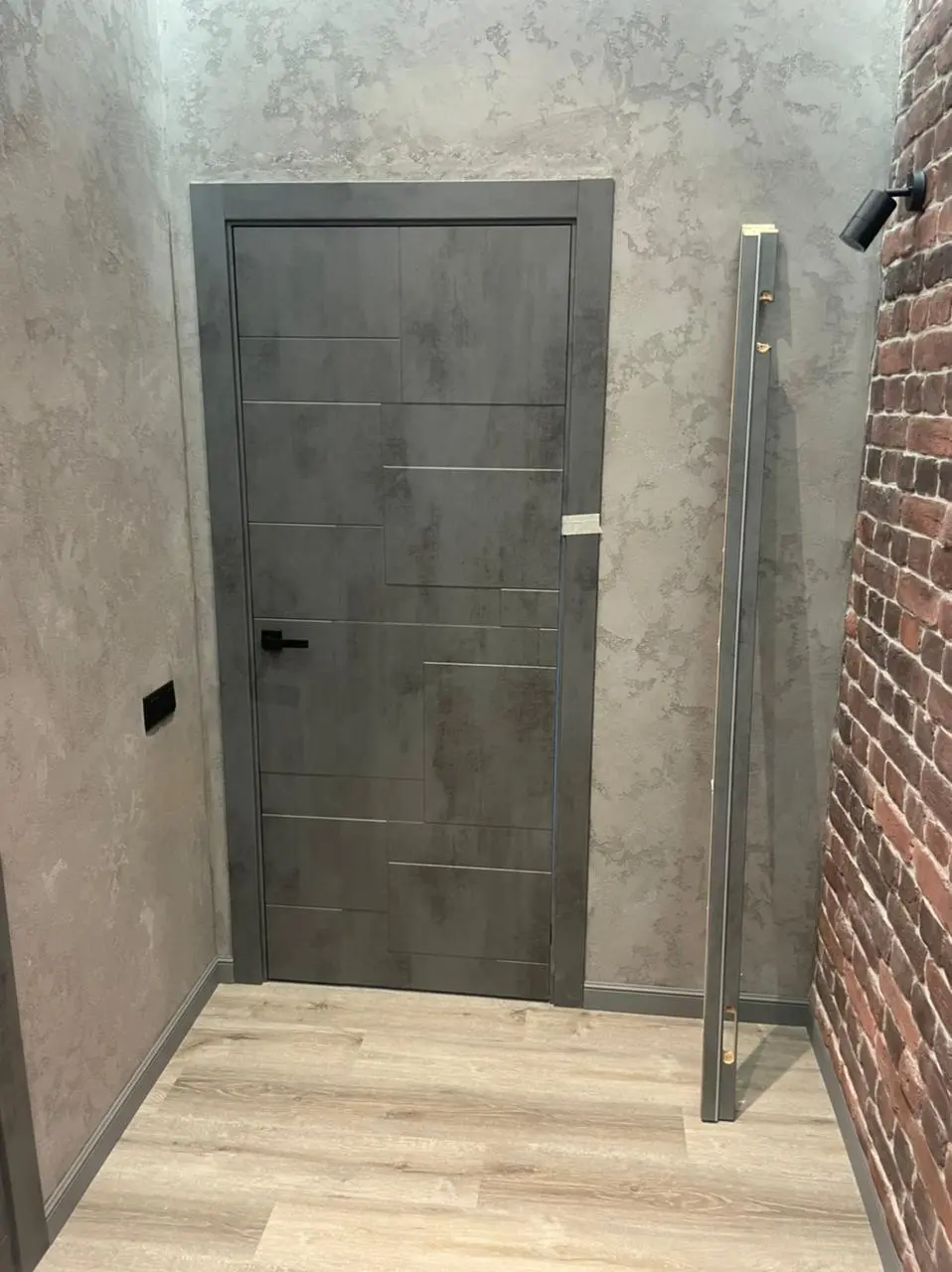 Межкомнатная дверь PV4 камень темный Тёмный