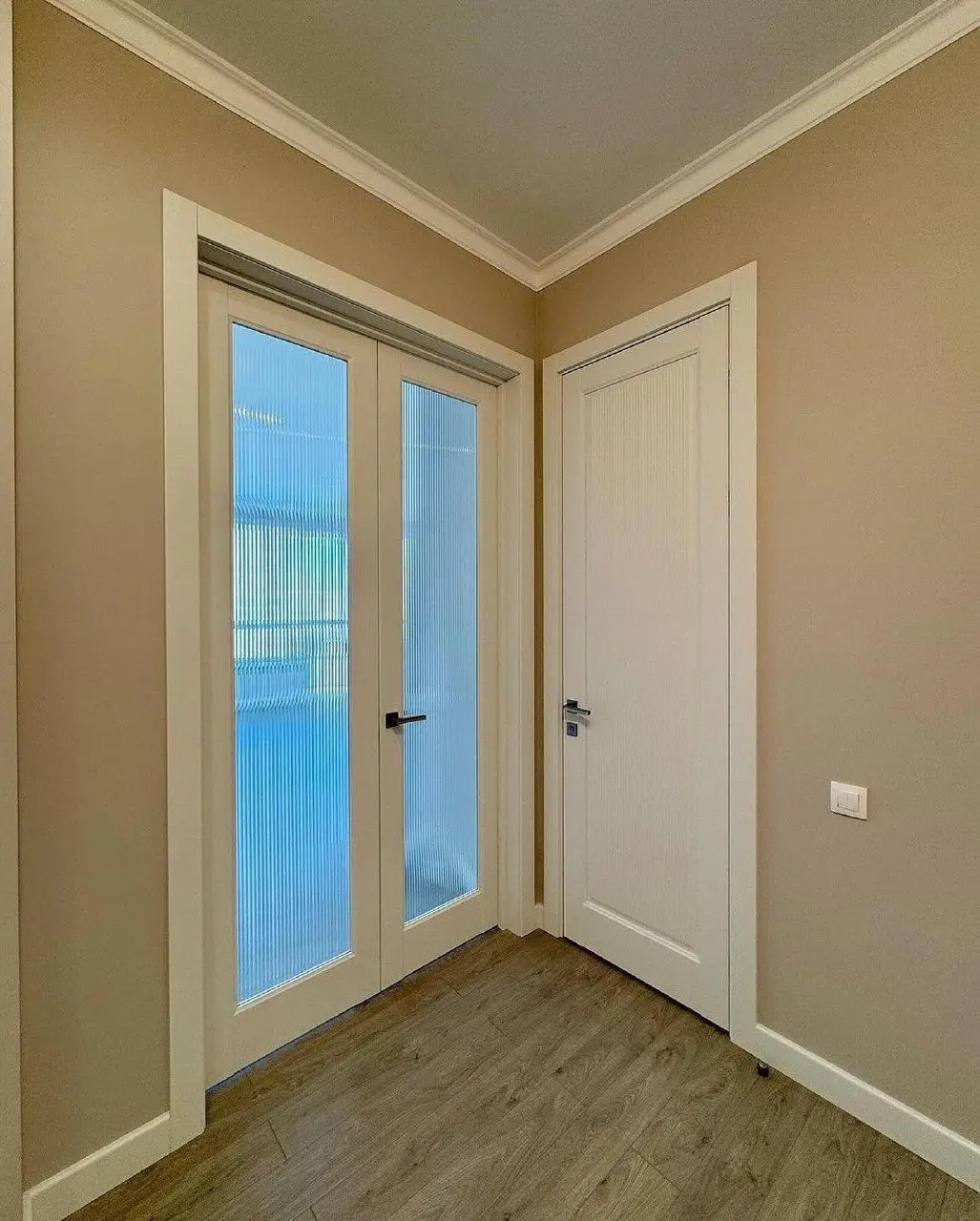 Дверь S2 рифленое снежное утро Белый Прозрачное