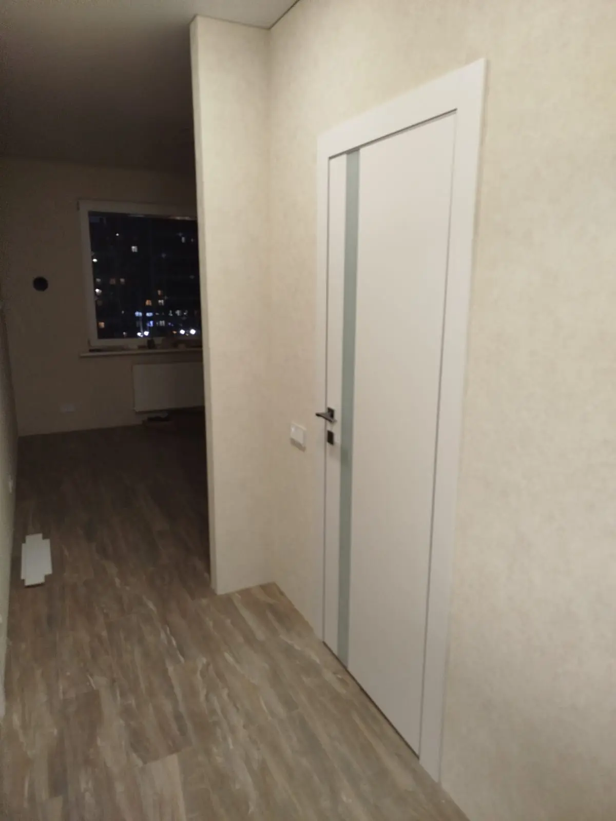 Межкомнатная дверь Uberture TAMBURAT 4104 Аляска суперматовая, хром кромка Белый Лакобель белый