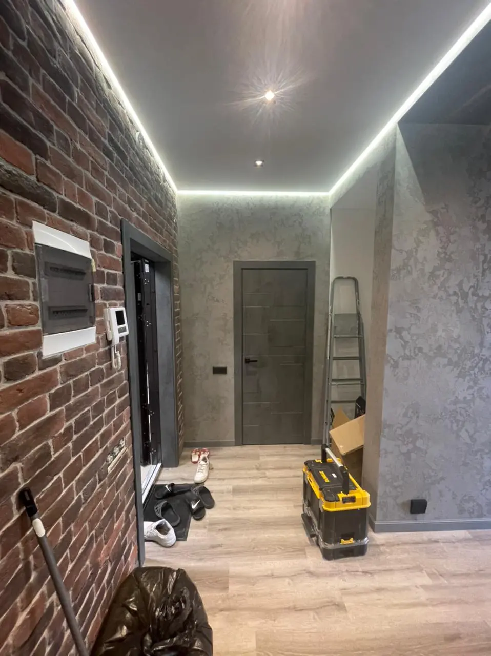 Межкомнатная дверь PV4 камень темный Тёмный