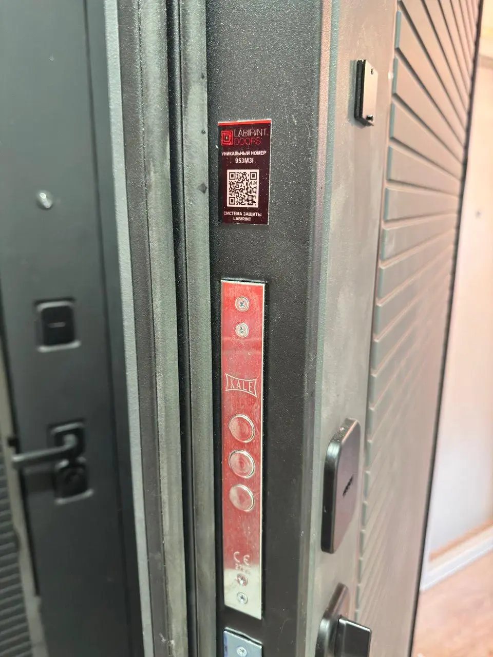 Входная дверь с шумоизоляцией Лабиринт Эволаб панель 21 белый софт