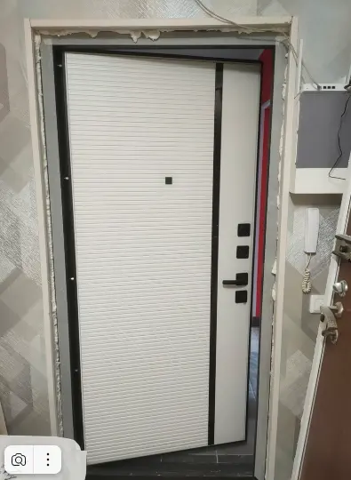 Входная дверь с шумоизоляцией Гранит Пиано 053 Пиано белая 12 мм