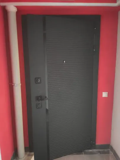 Входная дверь с шумоизоляцией Гранит Пиано 053 Пиано белая 12 мм