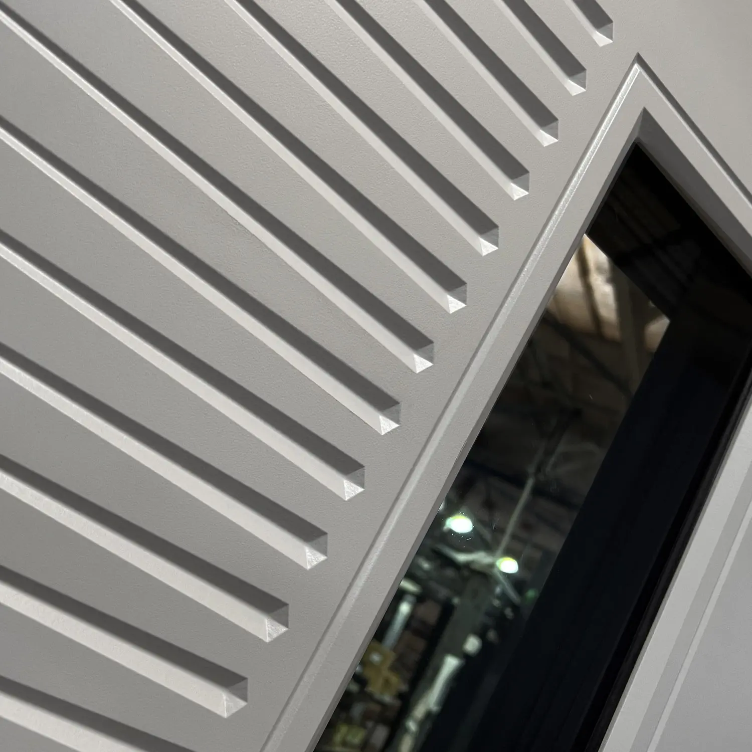 Входная дверь Термо со стеклопакетом Лабиринт Фрост RAL 7024