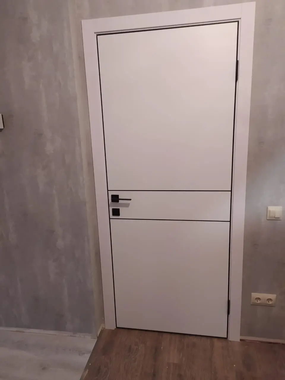 Межкомнатная дверь DG Line-2 AL 4x черная ПГ Вайт Белый