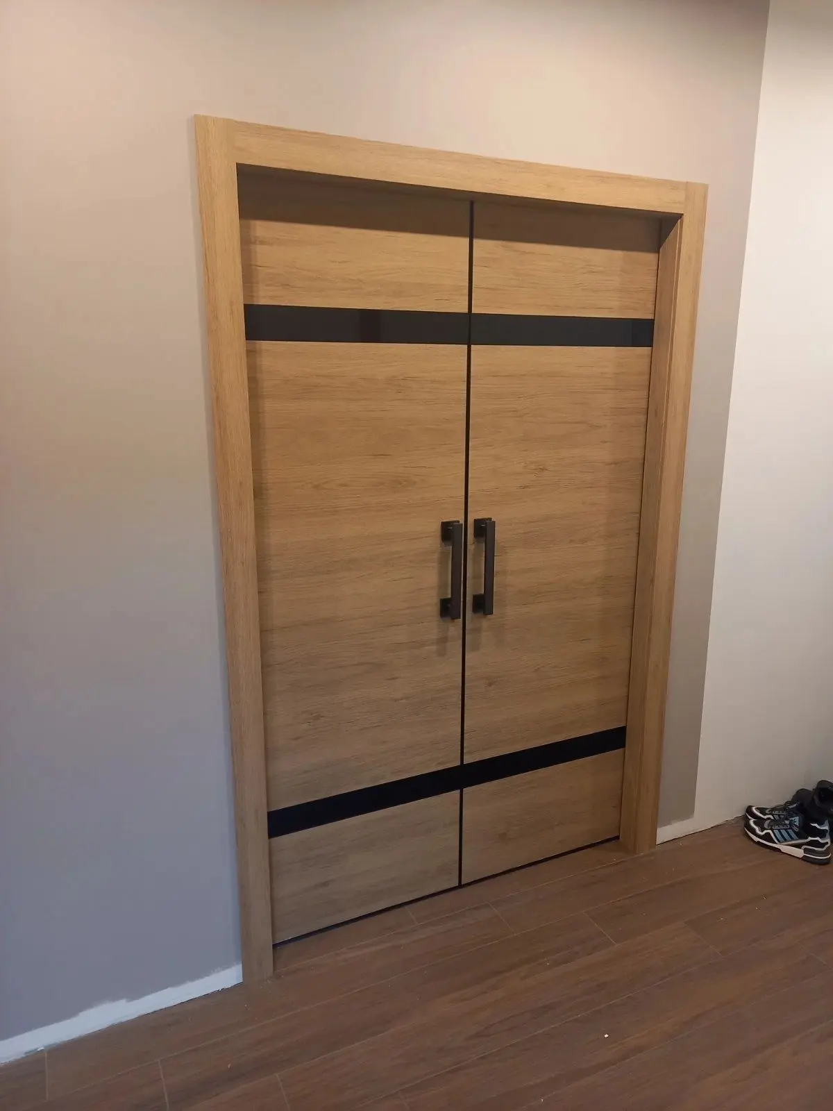 Межкомнатная дверь Урбан U30 Шебби Дуб LACOBEL Белый лак