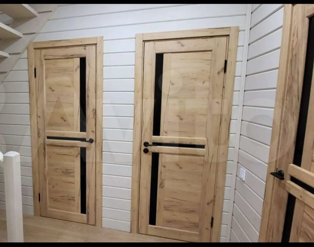 Межкомнатная дверь YD Евро 19 Дуб крафт натуральный Амбарный дуб Лакобель черный