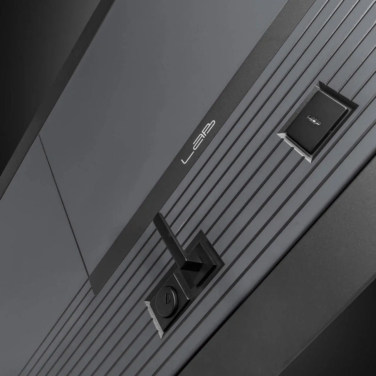 Входная дверь с шумоизоляцией Лабиринт Лаб 2 Про (панель 03 белый софт)