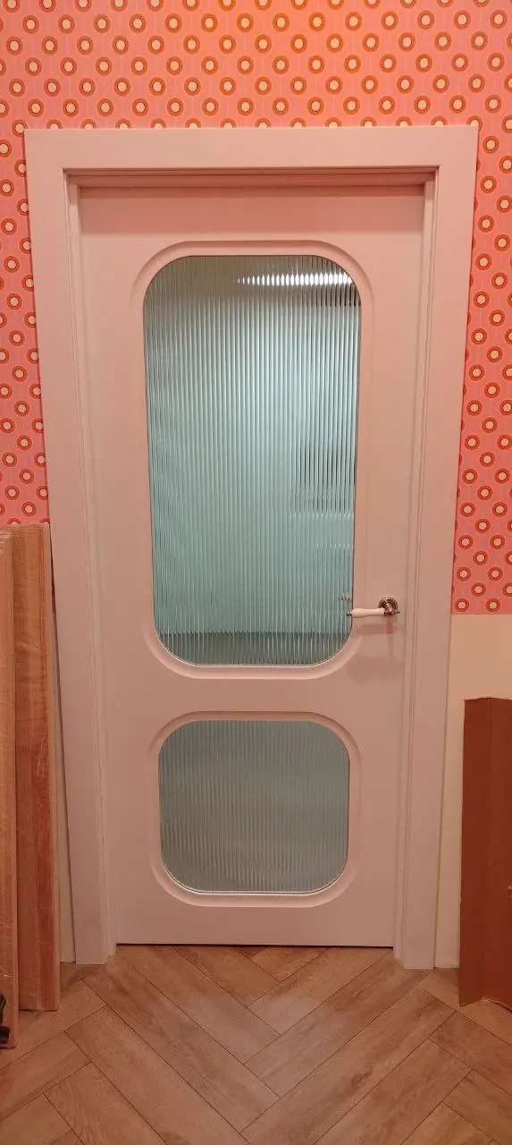 Межкомнатная дверь Entro Window 3 ПО Белый Рифленое