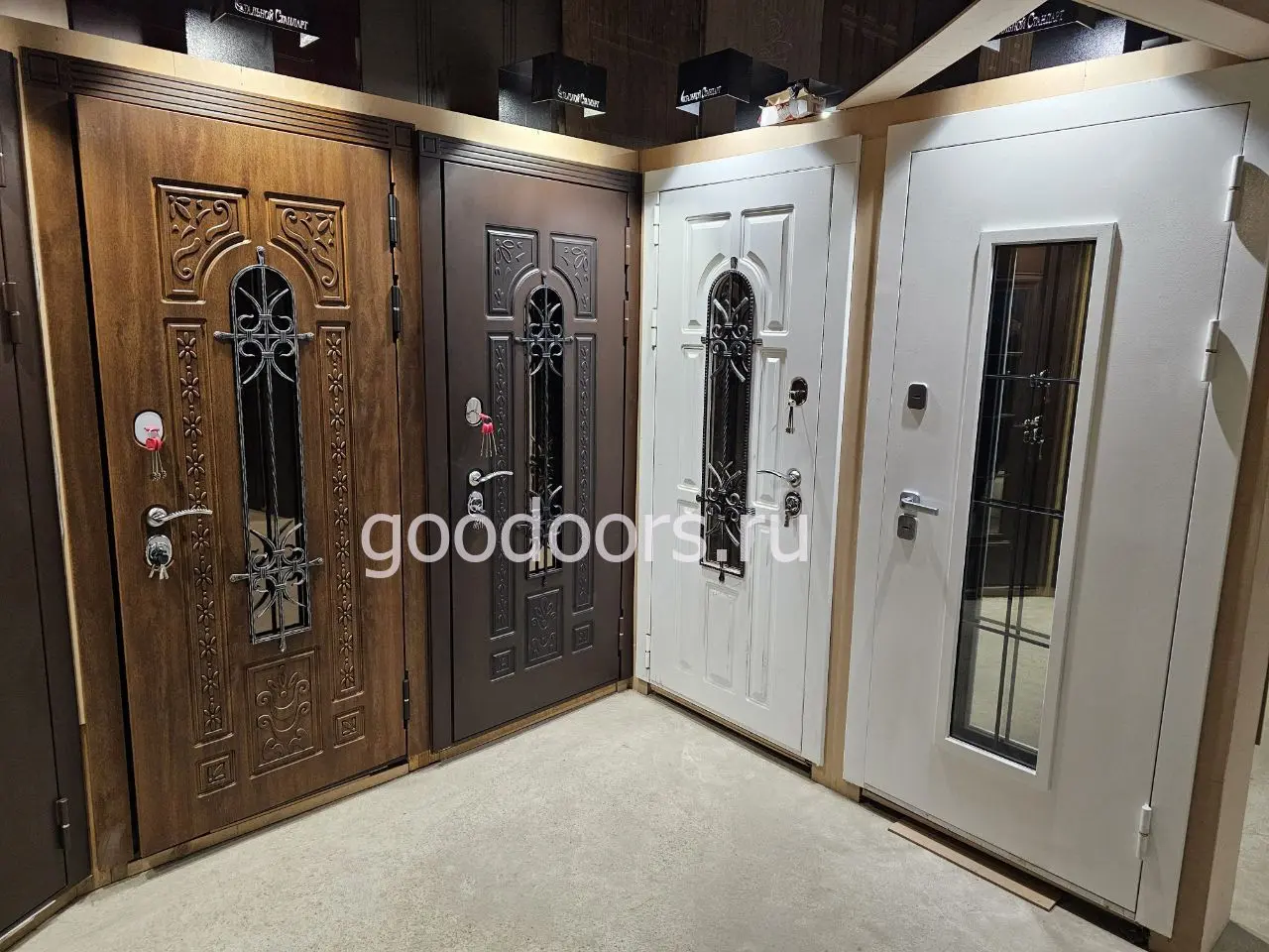 Входная дверь с терморазрывом и стеклом Броня Лацио Термо