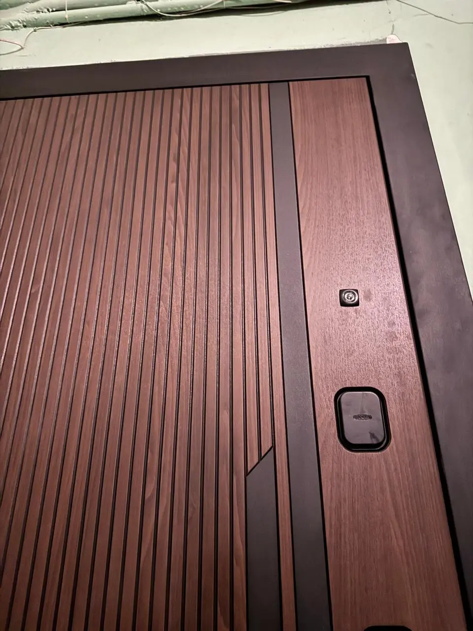 Входная дверь с шумоизоляцией Лабиринт Кармина панель 29 белый рельеф софт