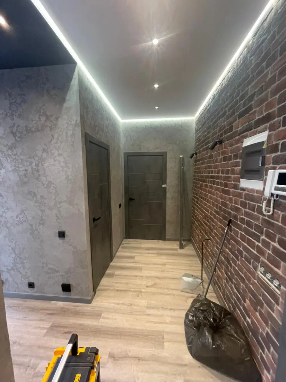 Межкомнатная дверь PV4 камень темный Тёмный