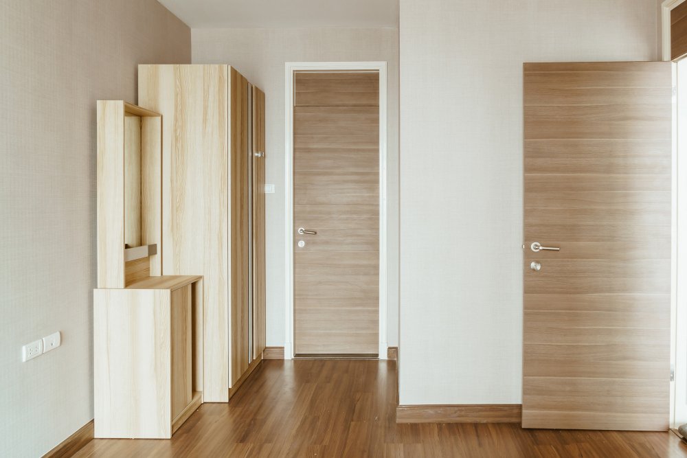 Что лучше выбрать: экошпон или натуральный шпон