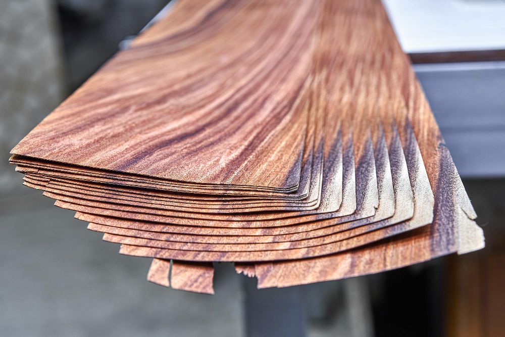 Что лучше выбрать: экошпон или натуральный шпон