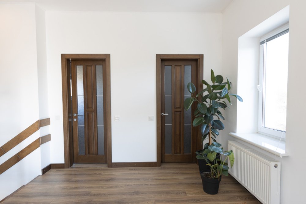 Что лучше выбрать: экошпон или натуральный шпон