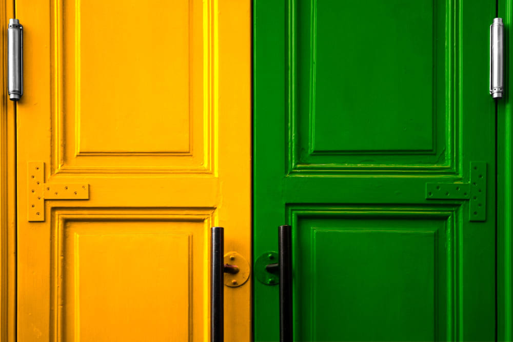 Как выбрать цвет межкомнатных дверей