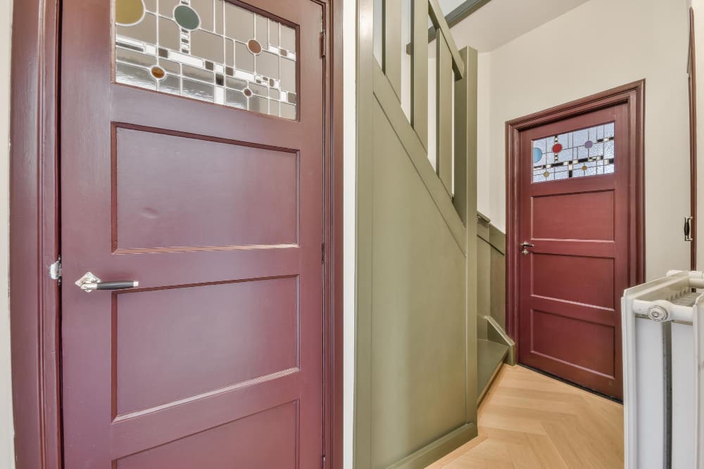 Необычный цвет межкомнатных дверей