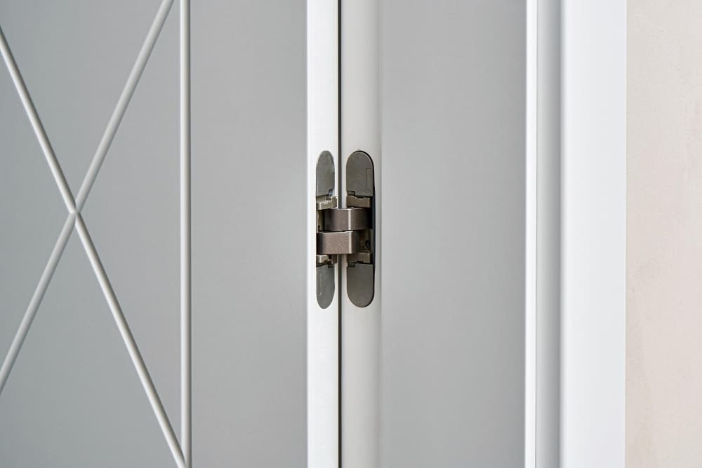 Скрытая петля для двери