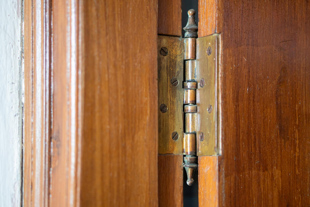 Петля для межкомнатной двери