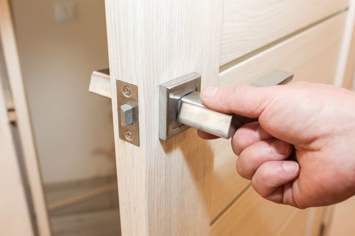 Как избежать плохого закрывания двери