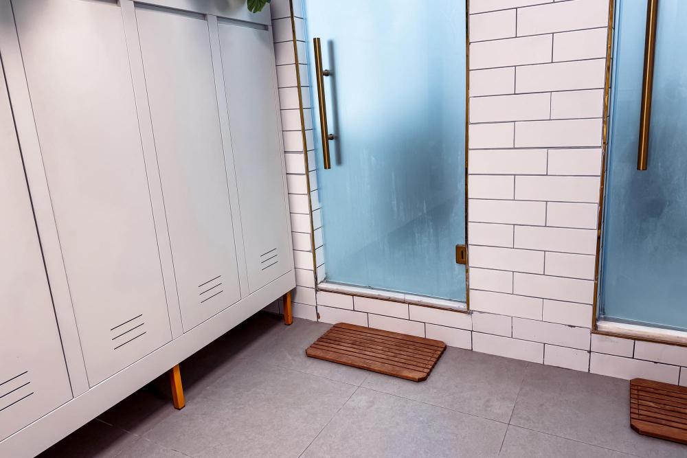 Стеклянные двери в туалет и ванную комнату