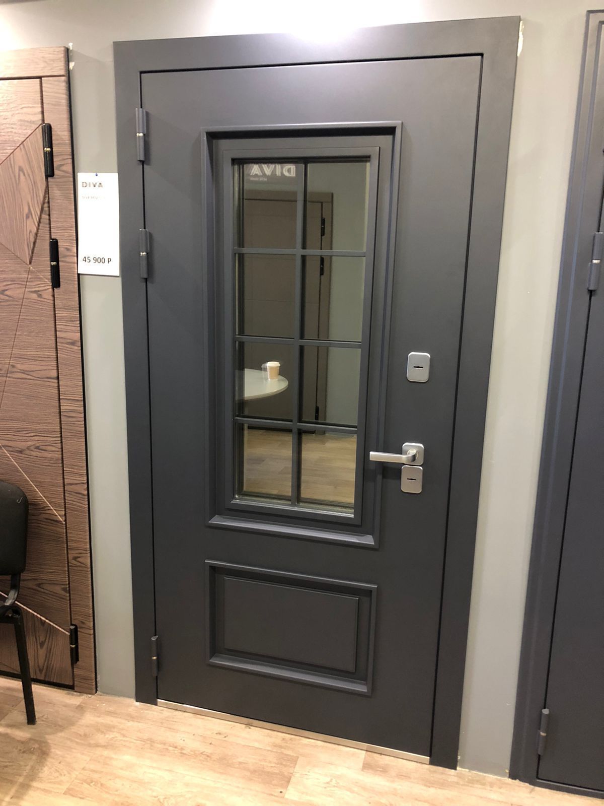 Входная дверь с терморазрывом, шумоизоляцией и стеклом ДИВА Хельсинки Стеклопакет Термо