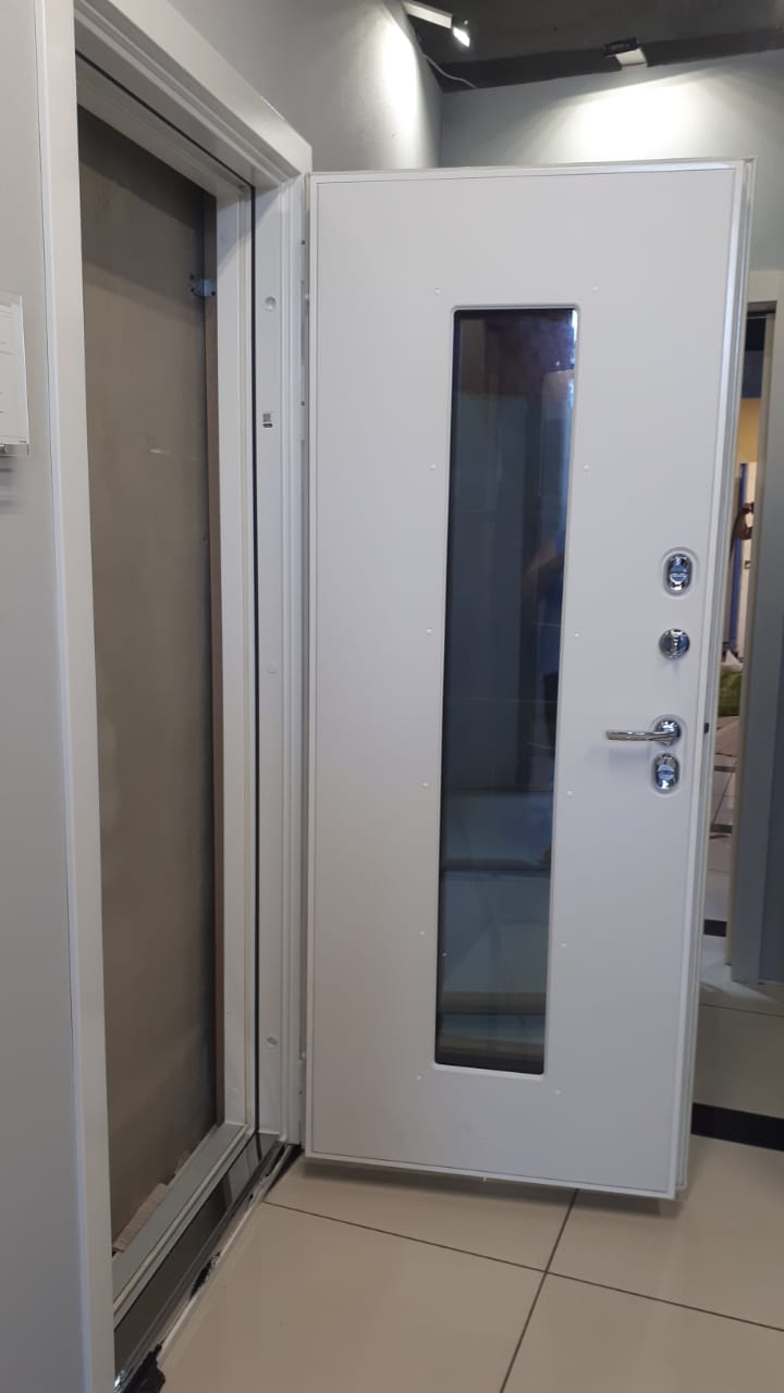 Входная дверь Уценка с терморазрывом и стеклом ДК Тичино Термо белая